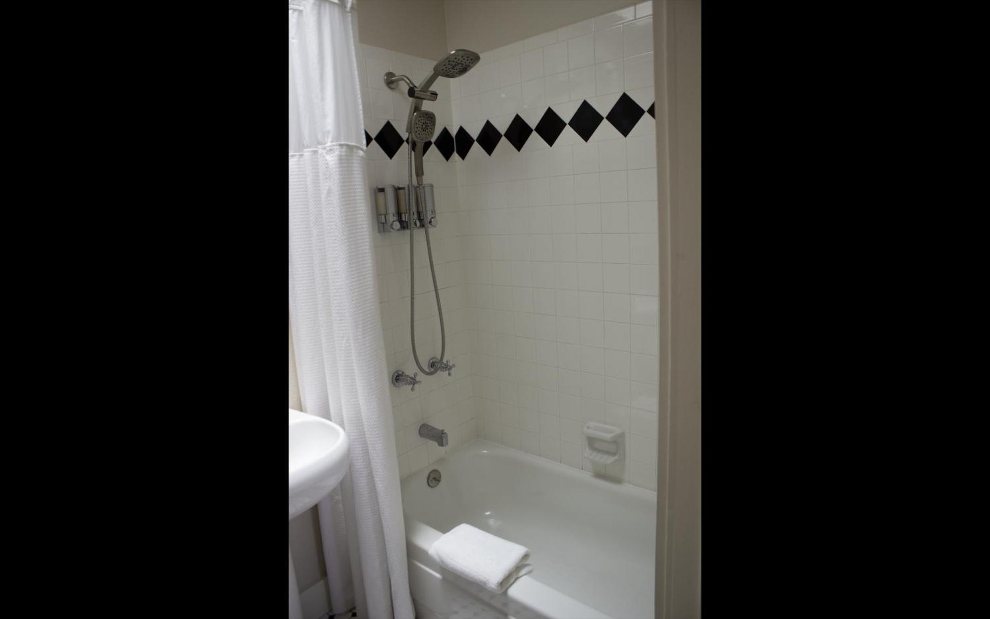 Leland House Suites Of دورانجو المظهر الخارجي الصورة